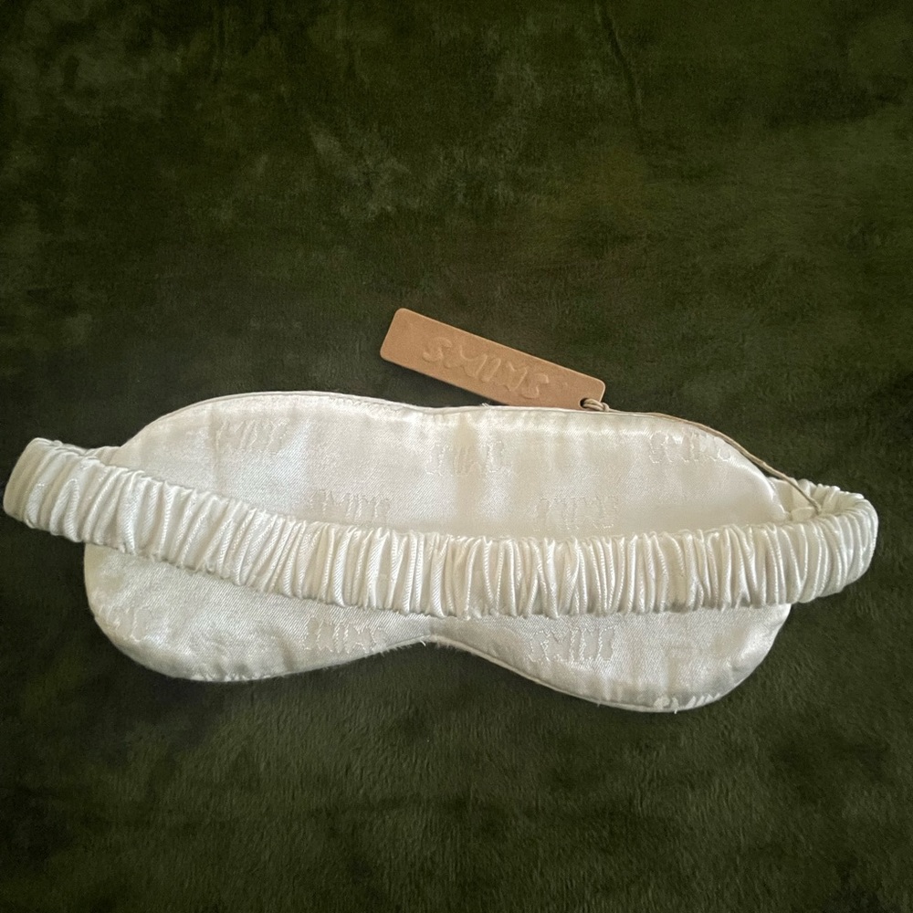 SKIMS Jacquard Eye Mask - Picture 2 of 3